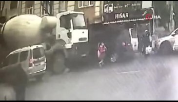 İstanbul'da bir kadın beton mikserinin altında kaldı: 2 çocuğu kurtuldu