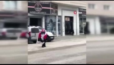 Bursa'da 80 yaşındaki Ayşe Nine, Çanakkale Şehitlerini böyle andı