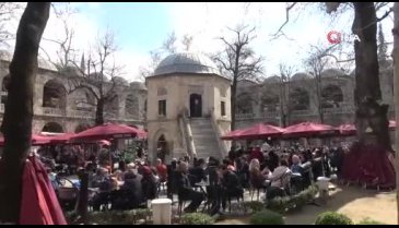 Bursa'da 500 yıllık handa bulunan mescit mimarisiyle dikkat çekiyor
