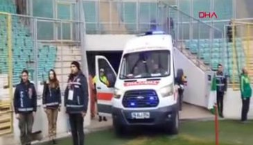 Bursaspor-Ankaraspor maçı öncesinde İstiklal Marşı ambulanstan seslendirildi