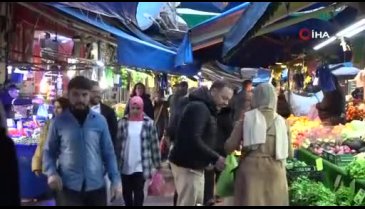 Hurma tezg&acirc;hlarda yerini aldı, Bursalılar çarşıya akın etti
