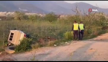 Bursa'da kamyonet şarampole uçtu