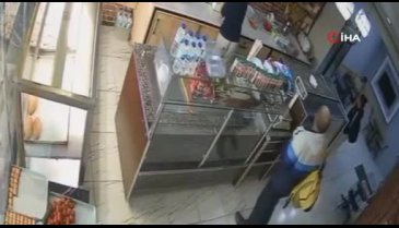 Bursa'da hırsız sadaka kutusunu çalarak kayıplara karıştı