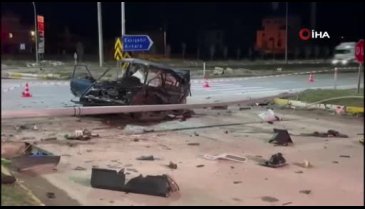 Afyonkarahisar'da otomobiller çarpıştı: 3 kişi yaralandı