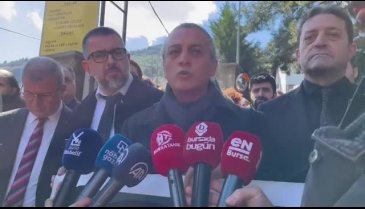 Bursa'daki öğretmenin darp edilmesini kınamak adına 5 Eğitim Sendikası basın açıklaması yaptı