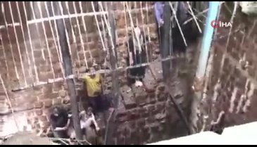 Hindistan'da tapınağın zemini çöktü: 13 kişi hayatını kaybetti