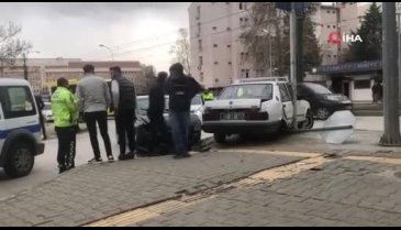 Gaziantep'te bir saat önce satın aldıkları araçla kaza yaptılar