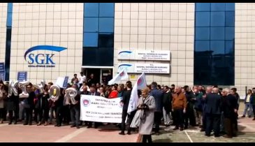 Bursa'da TEK-SEN SGK önünde iş bırakıyor