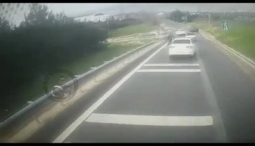 Bursa'da dur ihtarına uymayan şahıs polise çarparak kaçtı