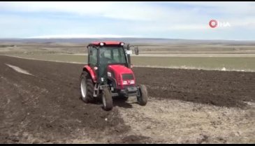 Kars'ta çiftçilerin tarla ekimi başladı