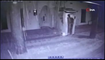 Hatay'da Kahramanmaraş depreminde 600 yıllık tarihi caminin yıkıldığı anlar