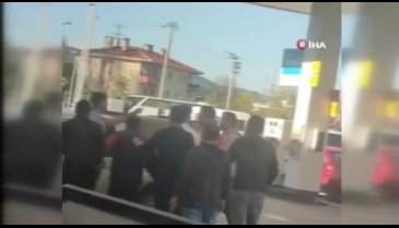 Bursa'da petrol istasyonunda yumruk yumruğa kavga