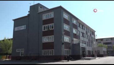 Bursa'da 23 Nisan için okulu Birleşmiş Milletler'e çevirdiler