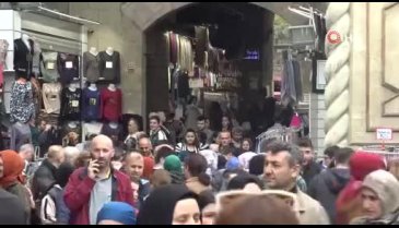 Bursa Tarihi Uzun Çarşı'da bayram yoğunluğu