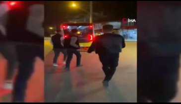 Bursa'da otobüsleri durdurup yolculara helva ikram ettiler