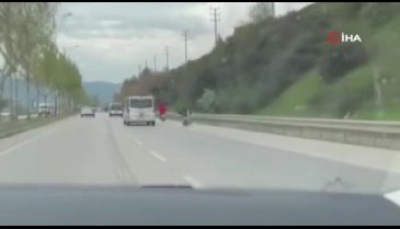 Bursa'da motosikletin üzerinde tehlikeli yolculuk!