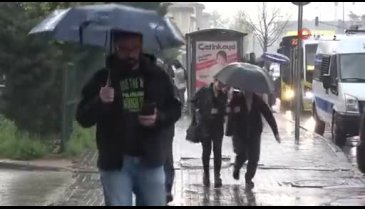 Bursalılar sağanak yağışa yakalandı