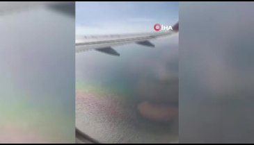 Meksika'da uçak havada alev aldı