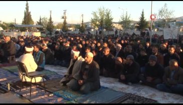 Deprem bölgesi Adıyaman'da bayram namazı