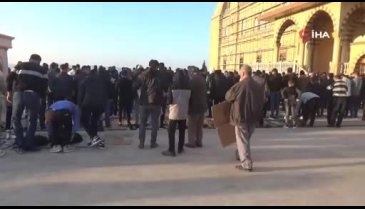 Kahramanmaraş'ta depremden sonra ilk bayram namazı
