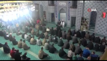 Akar ve Kurtulmuş Hatay'da bayram namazında depremzedelerle birarada