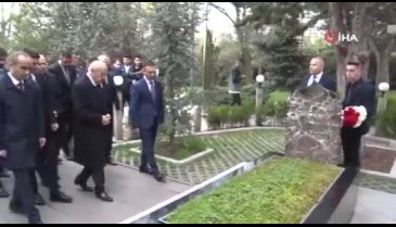 Bahçeli, Alparslan Türkeş'in anıt mezarını ziyaret etti