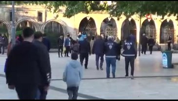 Adalet Bakanı Bozdağ Şanlıurfa'da bayram namazı kıldı