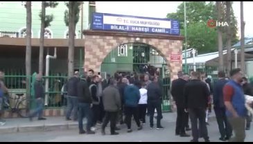 Bakan Kasapoğlu, bayram namazını İzmir'de kıldı