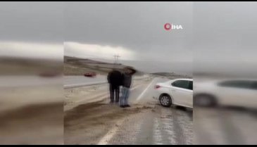 Çorum'da 12 kişinin yaralandığı zincirleme kaza cep telefonuyla görüntülendi