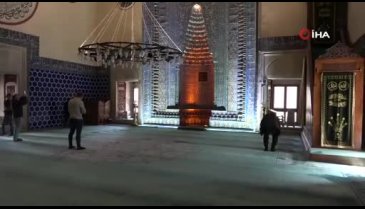 Bursa'da tarihi caminin ayarlarıyla oynadılar!
