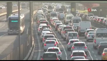 Haftanın ilk iş günü trafik kitlendi