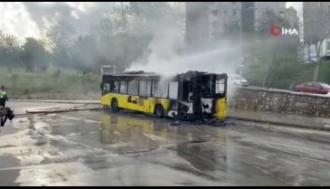 İstanbul'da park halindeki İETT otobüsünde yangın çıktı