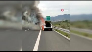 Bursa'da seyir halindeki otomobil alev alev yandı!