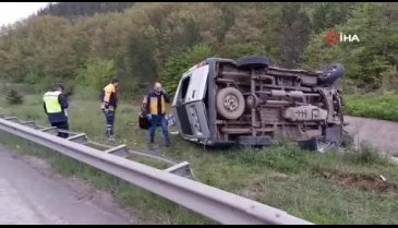 Samsun'da minibüs yoldan çıktı,takla attı: 4 yaralı