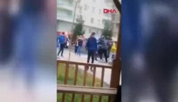 Siirt'te liselilerin tekmeli-yumruklu kavgası kamerada