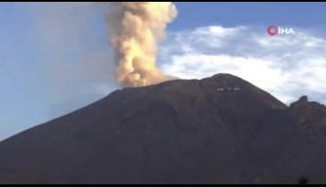Meksika'daki Popocatepetl Yanardağı'ndan kül yağışı: Uçuşlar askıya alındı