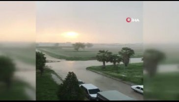 Osmaniye'de yıldırımın düşme anı kameralara yansıdı