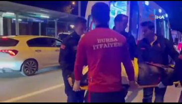 Bursa'da çekicinin paletlerine çarpan araç takla attı: 2 yaralı