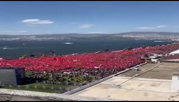 Gündoğdu Meydanı hınca hınç dolu!