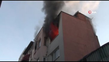 İstanbul'da korkunç yangın! 4 katlı binanın çatı katı alev alev yandı