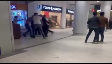 Bursa'da alışveriş merkezinde iki grup birbirine saldırdı