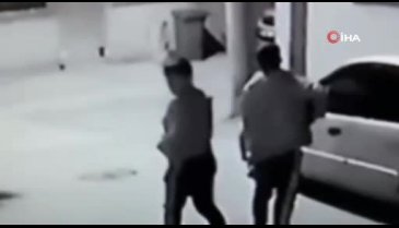 Bursa'da tuhaf hırsızlar! Motosikleti kucaklayarak çaldılar