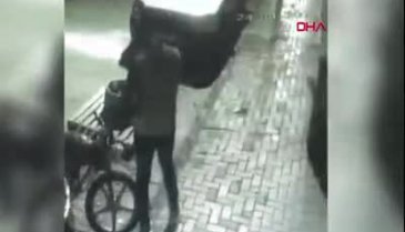 İstanbul'da motosikleti çalamaya çalıştı başaramayınca parmak izlerini silip kaçtı