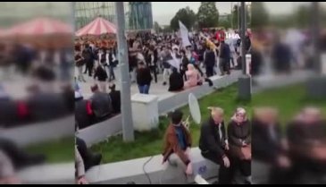 Bakan Varank'ın mobil seçim aracına saldırı