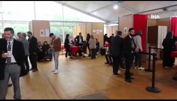 Fransa'da kullanılan oylar YSK'ya teslim edilmek üzere Türkiye'ye gönderildi