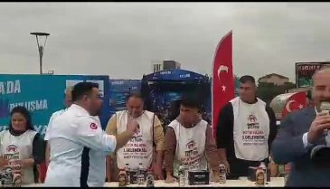 Bakan Varank Tahinli Pide Yeme Yarışması'nın startını verdi