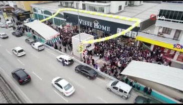 Bursa'da ucuzluk izdihamının drone görüntüleri...
