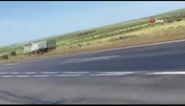 Şanlıurfa'da seyir halinde bulunan araç alev alev yandı