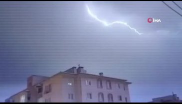 Bursa'da geceyi şimşekler aydınlattı