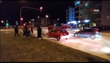 Çorum'da seyir halindeki otomobil alev aldı